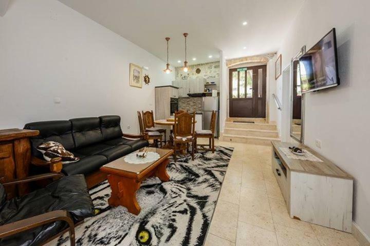 Apartman Lavanda Kaštela Екстериор снимка